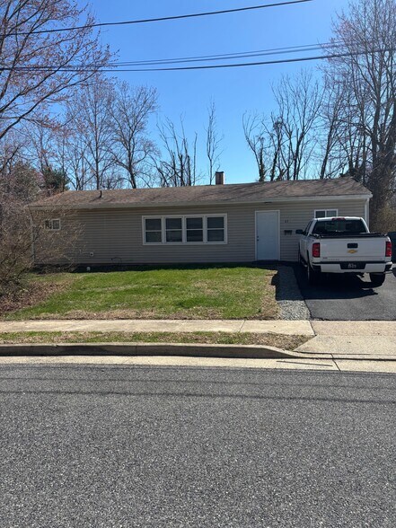 64 Kennard Dr, Newark, DE for sale - Primary Photo - Image 1 of 1