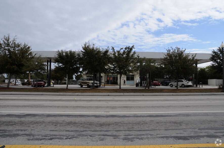 100 SE Prima Vista Blvd, Port Saint Lucie, FL for sale - Building Photo - Image 2 of 3