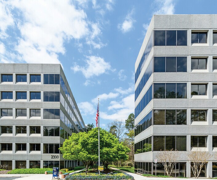 2302 Parklake Dr, Atlanta, GA à louer - Photo du bâtiment - Image 2 de 5