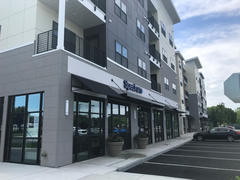 15 Clifton Country Rd, Clifton Park, NY for lease - Building Photo - Image 3 of 5