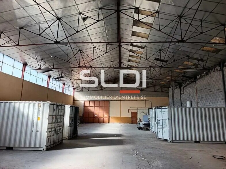 Local d'activités dans Décines-Charpieu à vendre - Photo du bâtiment - Image 3 de 22