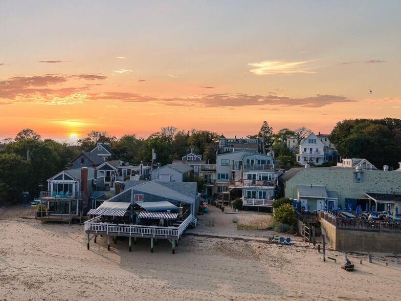 193A Commercial St, Provincetown, MA à vendre - Photo du bâtiment - Image 3 de 15