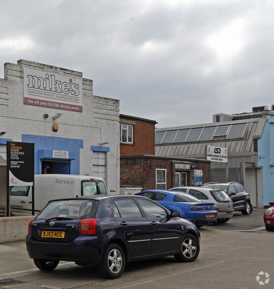 11 Power Rd, London for lease - Building Photo - Image 2 of 6