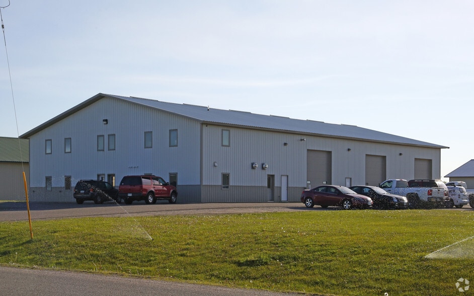 300-308 33rd Ave S, Waite Park, MN for lease - Building Photo - Image 3 of 4