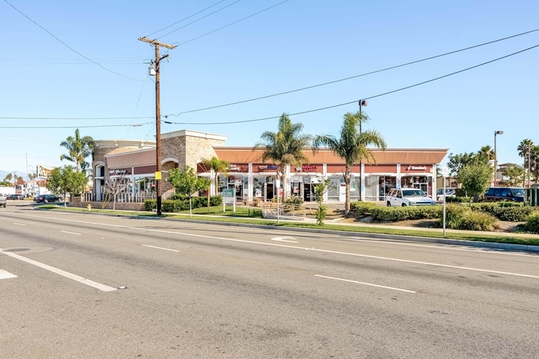 1117-1137 S Oxnard Blvd, Oxnard, CA for sale - Building Photo - Image 1 of 1