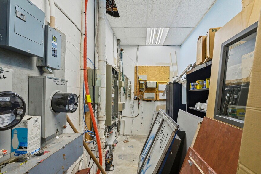 1245 US 1, Edison, NJ à louer - Photo du bâtiment - Image 2 de 22