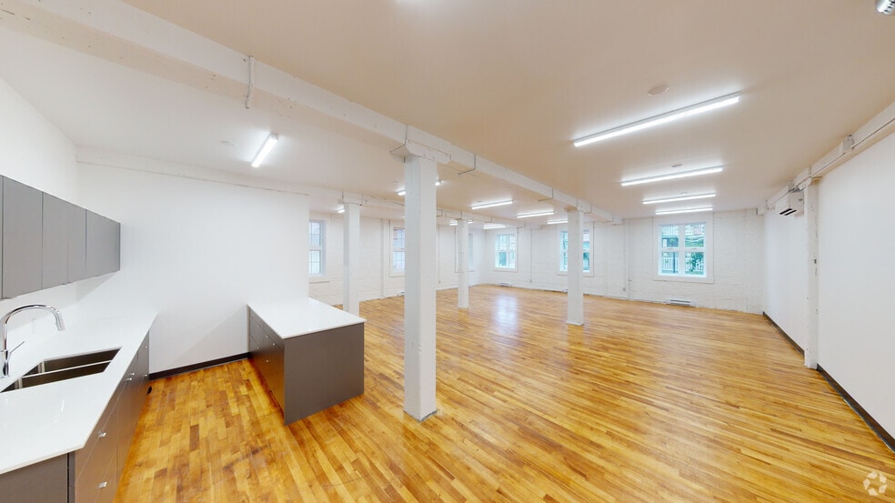 305 Rue De Bellechasse, Montréal, QC for lease - Matterport 3D Scan - Image 2 of 14