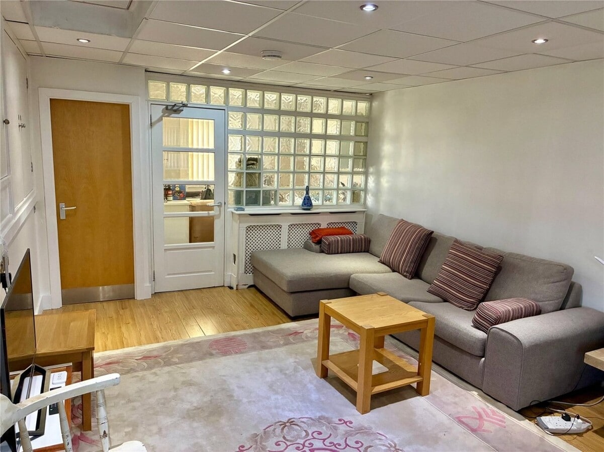 4-5 Warstone Mews, Birmingham, WMD B18 6JB - Unité 4 -  - Photo intérieure - Image 2 of 3