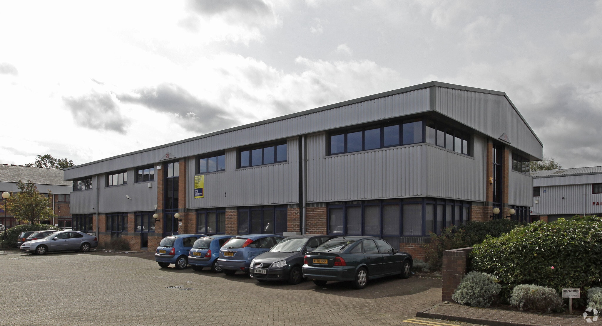 14 Dwight Rd, Watford à louer Photo principale- Image 1 de 13