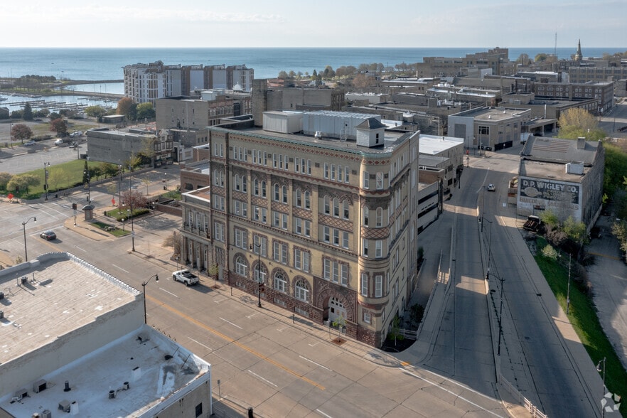 222 Main St, Racine, WI for lease - Building Photo - Image 2 of 10