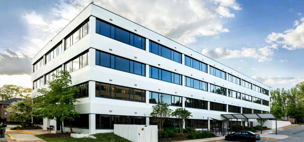 3299 Woodburn Rd, Annandale, VA for lease - Primary Photo - Image 1 of 12