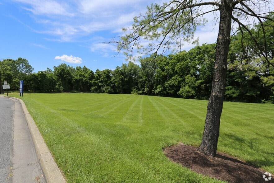 829 Central Ave, Linthicum Heights, MD à louer - Photo du bâtiment - Image 2 de 2