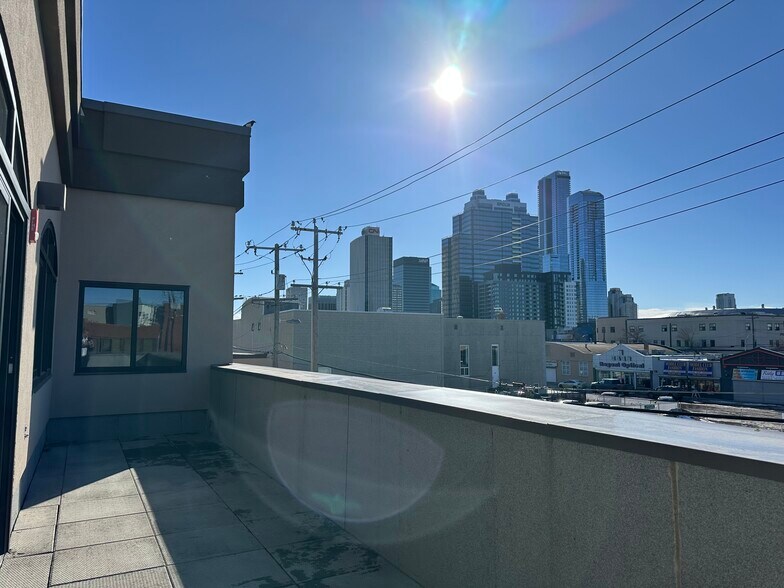 10644-10646 97 St NW, Edmonton, AB à vendre - Photo du bâtiment - Image 3 de 11