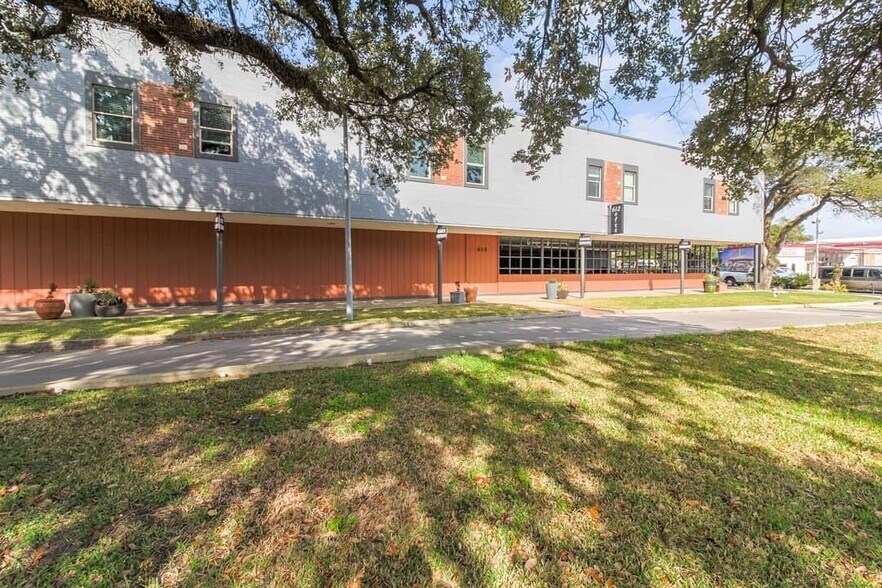612 W Texas Ave, Baytown, TX à vendre - Photo principale - Image 1 de 12