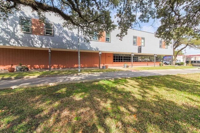 More details for 612 W Texas Ave, Baytown, TX - Multifamily for Sale