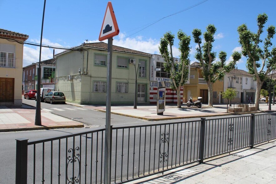 Calle Ruperto Chapi, 1, Santa Fe, Granada à vendre - Photo du bâtiment - Image 3 de 23