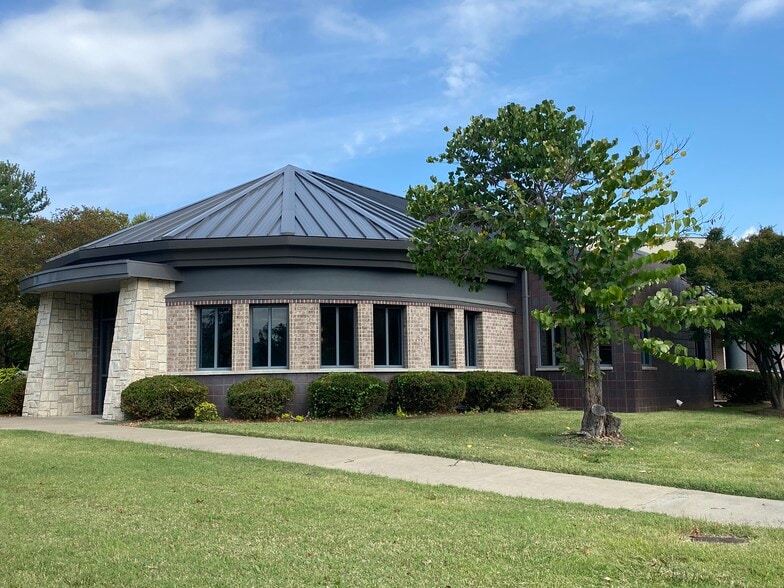1335 E Bradford Pky, Springfield, MO for sale - Building Photo - Image 2 of 14