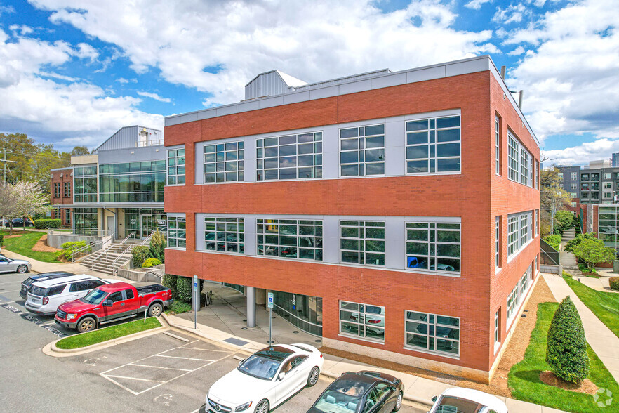 1431 W Morehead St, Charlotte, NC for lease - Primary Photo - Image 1 of 5