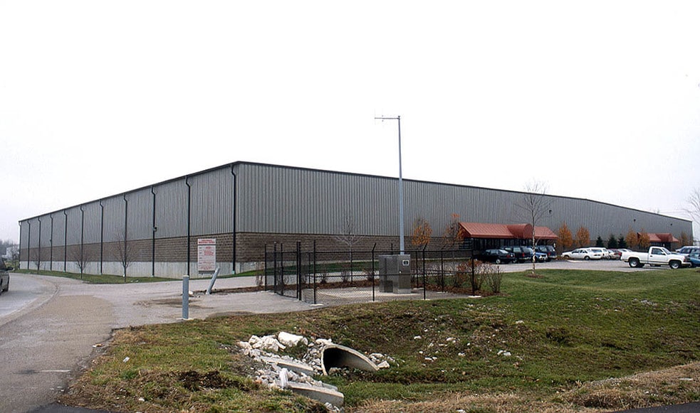 4617-4641 Crossroads Industrial Dr, Bridgeton, MO for lease - Building Photo - Image 3 of 6