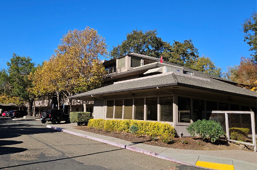 1682 Novato Blvd, Novato, CA à louer - Photo du bâtiment - Image 1 de 16