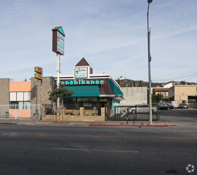 5019 Hollywood Blvd, Los Angeles, CA à vendre - Photo du bâtiment - Image 3 de 4