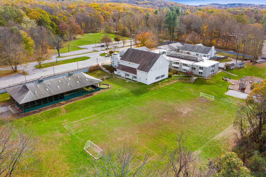 325 W Patent Rd, Mount Kisco, NY à vendre - Photo principale - Image 1 de 1