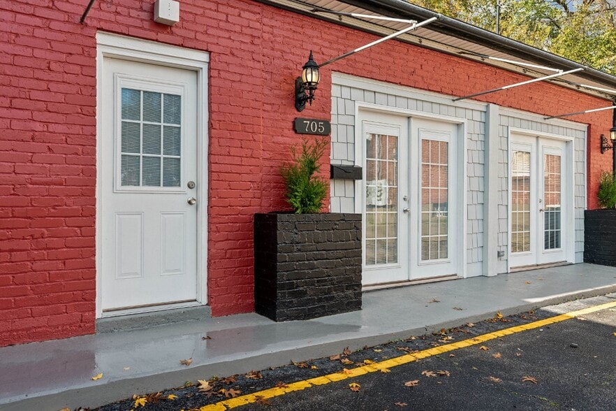 705 Dunnington St, Columbia, TN for sale - Building Photo - Image 2 of 15