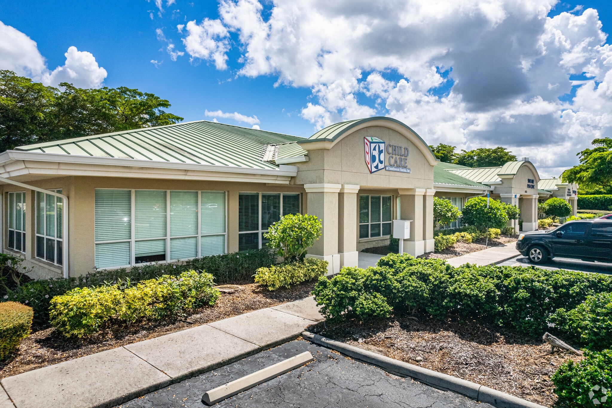 6831 Palisades Park Ct, Fort Myers, FL for lease Primary Photo- Image 1 of 9