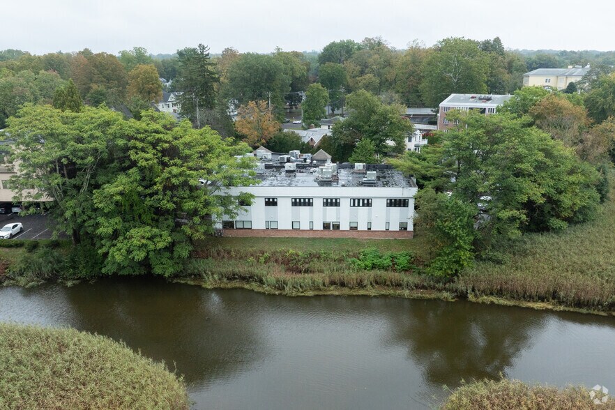 162 Kings Hwy N, Westport, CT à louer - Photo du bâtiment - Image 3 de 14