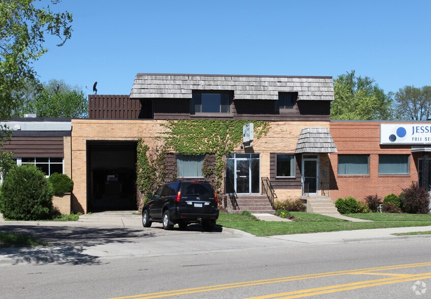3982 Alabama Ave S, Saint Louis Park, MN à vendre - Photo du bâtiment - Image 2 de 2