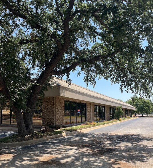 2401 Avenue J, Arlington, TX à vendre - Photo du bâtiment - Image 3 de 15