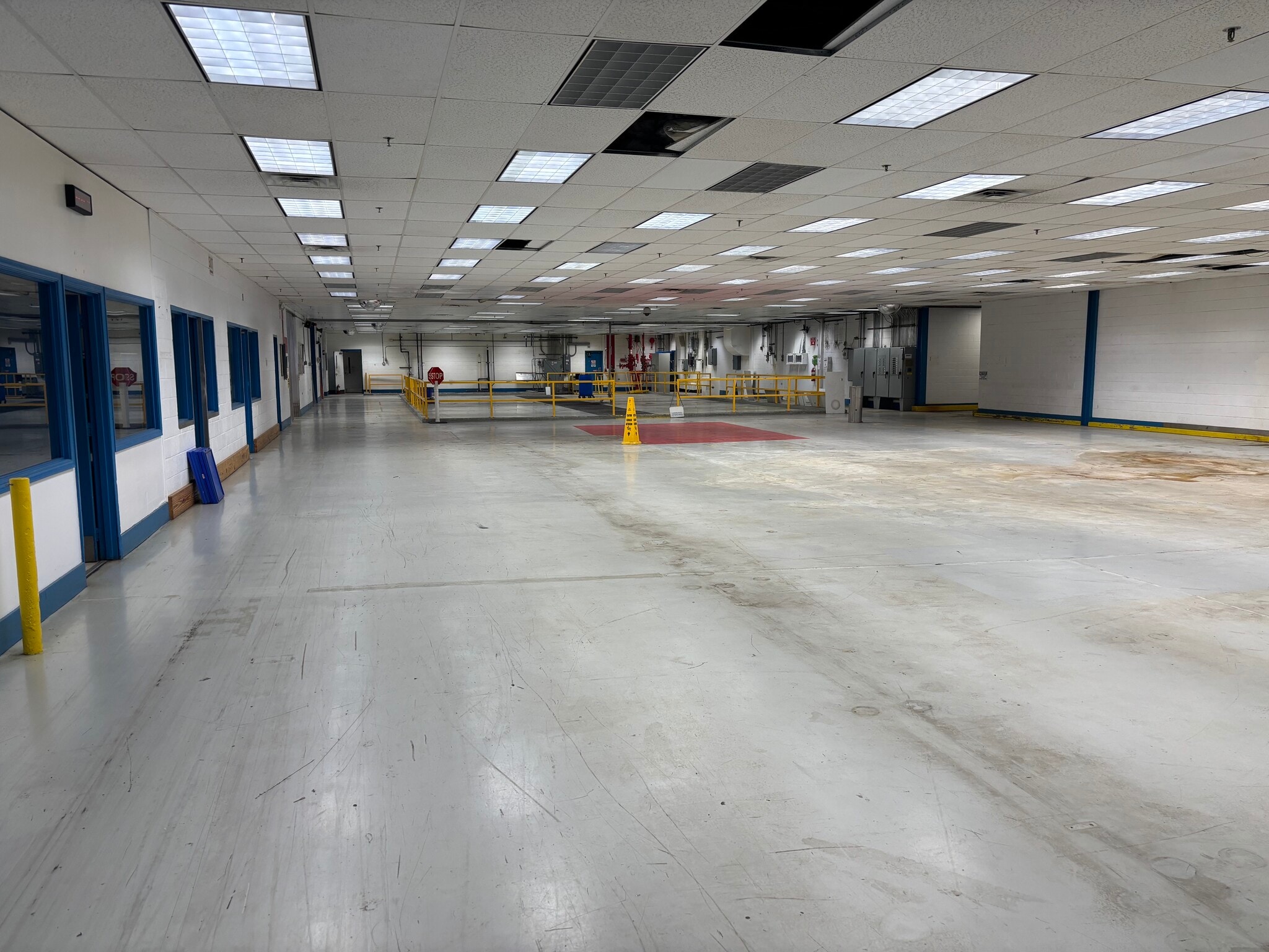 1000 Robins Rd, Lynchburg, VA for lease Interior Photo- Image 1 of 3