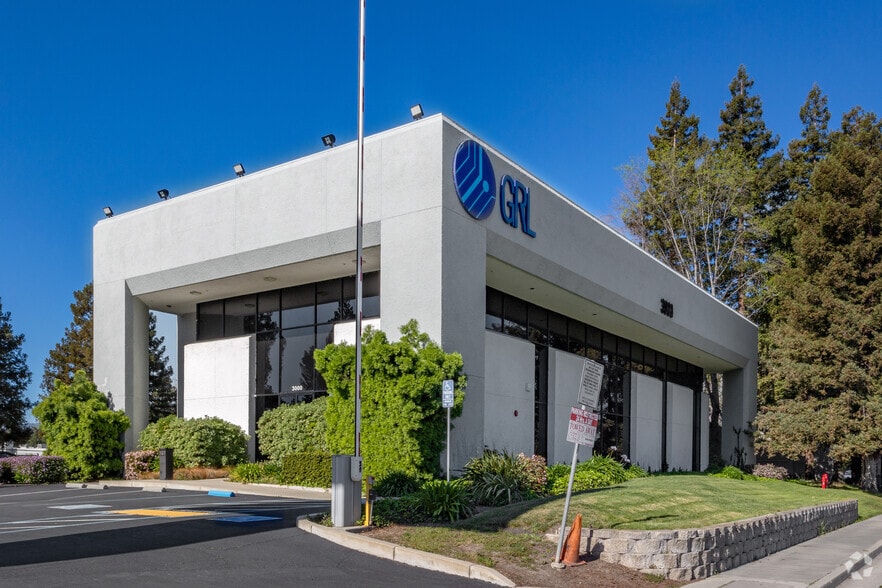 3000 Lakeside Dr, Santa Clara, CA for lease - Building Photo - Image 2 of 26