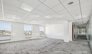 Office in Boulogne-Billancourt for lease Interior Photo- Image 2 of 8