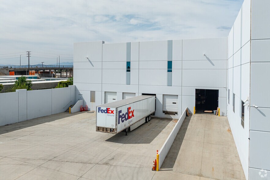 508 S Palmetto Ave, Ontario, CA à louer - Photo du bâtiment - Image 2 de 4