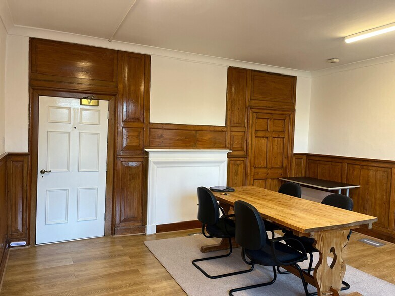 34 Market Sq, Aylesbury à louer - Photo du bâtiment - Image 3 de 13