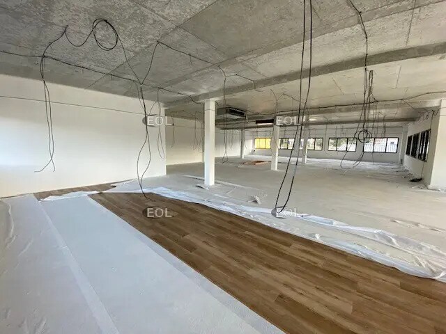 Bureau dans Éguilles à vendre - Photo du bâtiment - Image 2 de 3