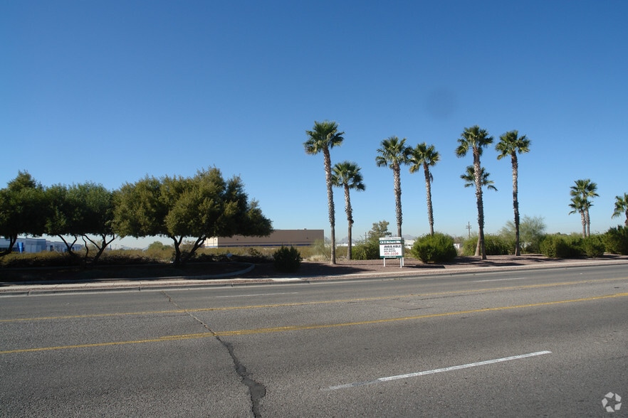 3461-3481 E Global Loop, Tucson, AZ à vendre - Photo du bâtiment - Image 1 de 2