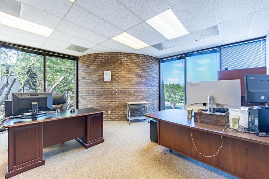 8500 Shoal Creek Blvd, Austin, TX à vendre - Photo du bâtiment - Image 2 de 12