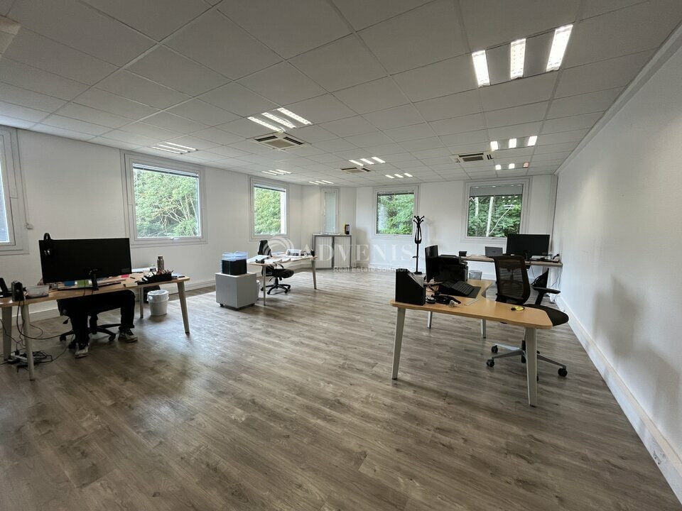 Office in Tremblay-en-France for lease Interior Photo- Image 1 of 9