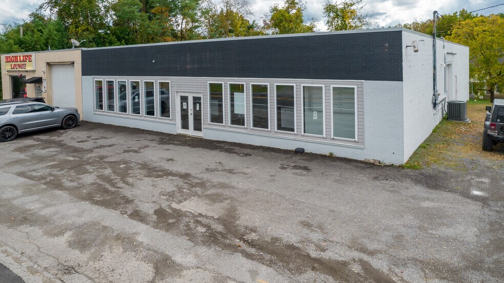 422 E Main St, Kingwood, WV à louer - Photo du bâtiment - Image 2 de 17