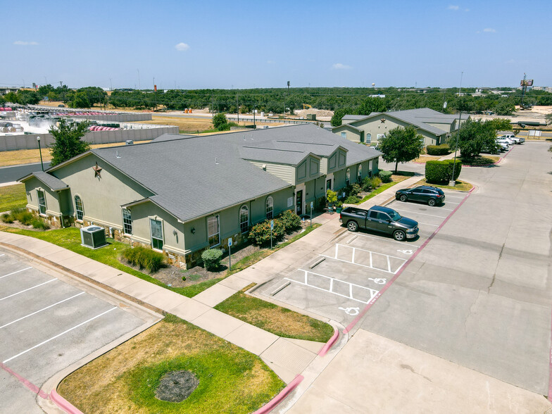 101 W Cooperative Way, Georgetown, TX for lease - Building Photo - Image 1 of 7