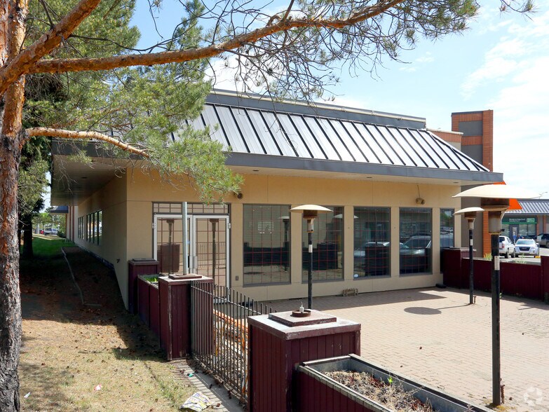 14921 Stony Plain Rd NW, Edmonton, AB à louer - Photo du bâtiment - Image 3 de 4