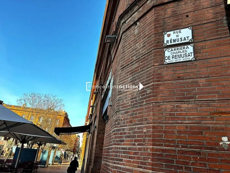 Retail in Toulouse for lease Building Photo- Image 1 of 3