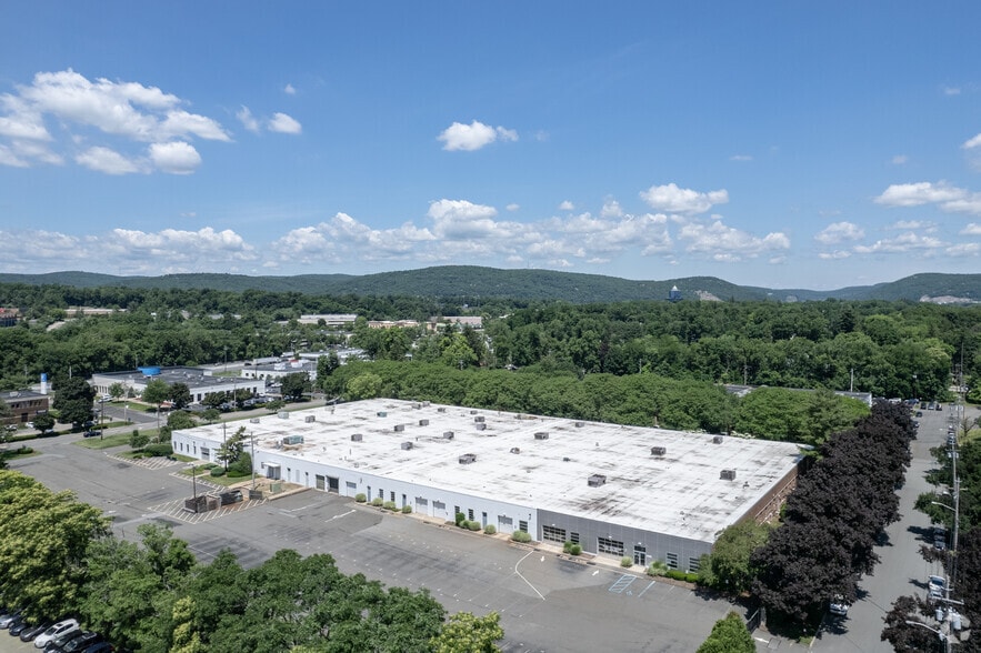 16 McKee Dr, Mahwah, NJ for lease - Building Photo - Image 1 of 7