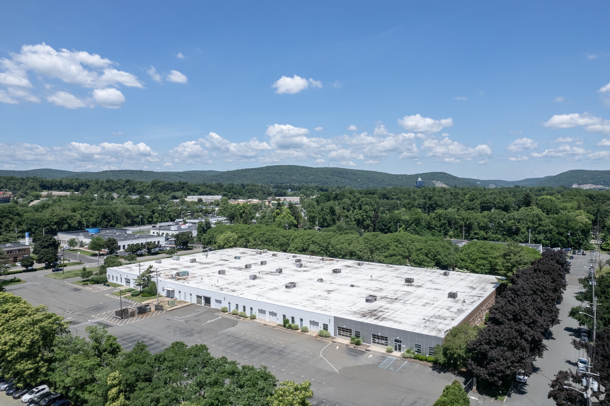 16 McKee Dr, Mahwah, NJ for lease Building Photo- Image 1 of 8