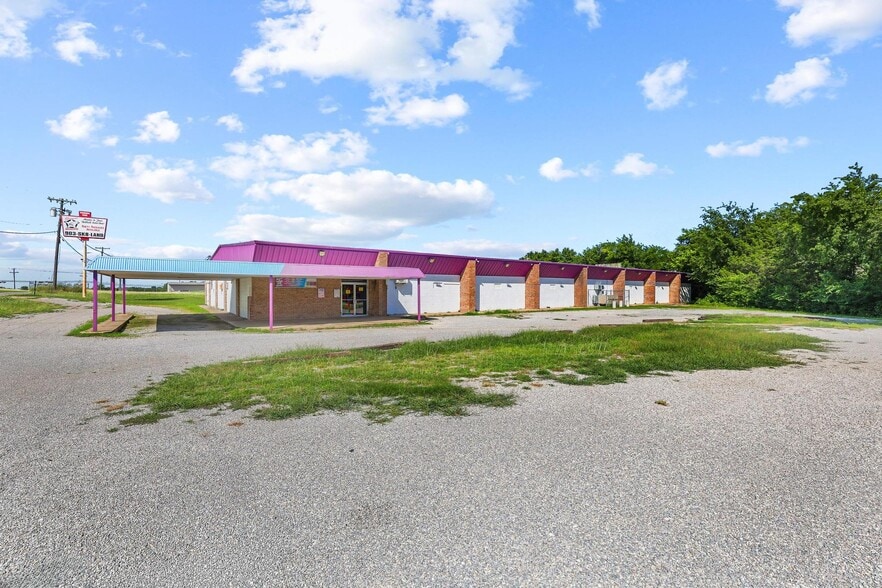 3100 Versaille Dr, Sherman, TX for sale - Building Photo - Image 1 of 24