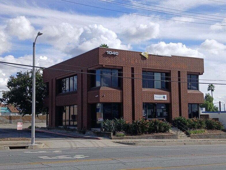 1040 N Benson Ave, Upland, CA à louer - Photo du bâtiment - Image 2 de 7