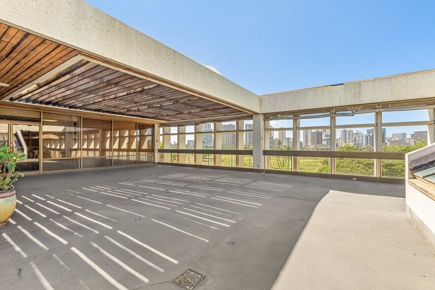 614 Kapahulu Ave, Honolulu, HI for sale - Building Photo - Image 3 of 18