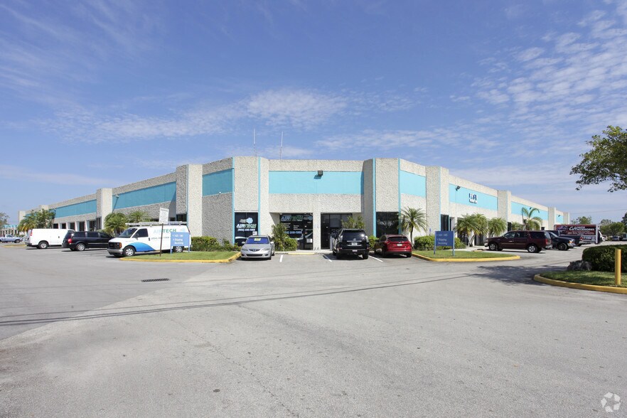 1401-1485 Banks Rd, Margate, FL for lease - Primary Photo - Image 1 of 9